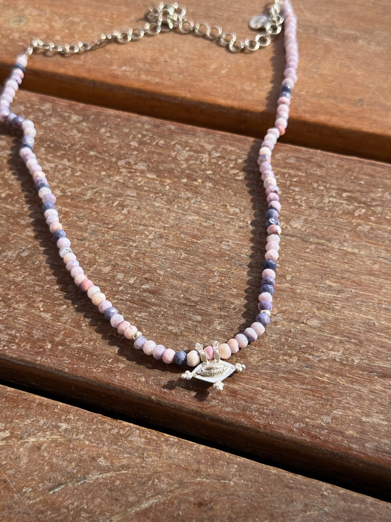 Silver Hirz necklace / Lavender Opal